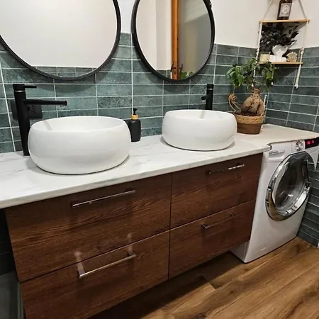 Wanderlust Traveller San Lazzaro